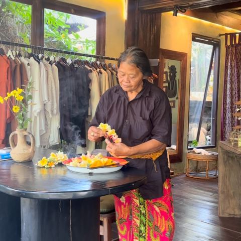 home of grandma with many stories 👵#NenekUbud
