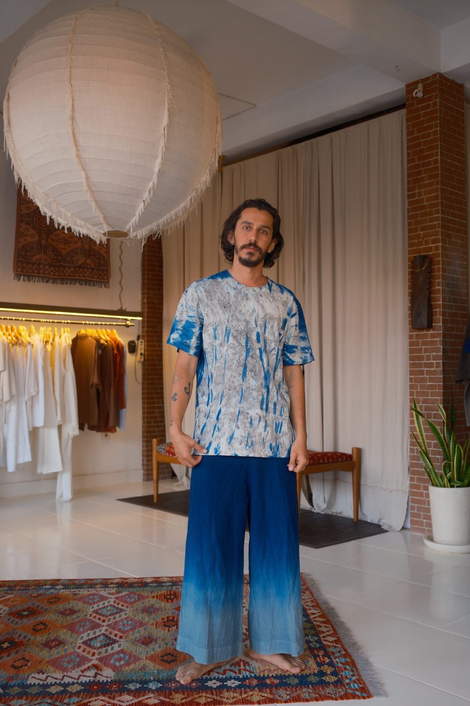 Tie-dye tee, indigo & white
